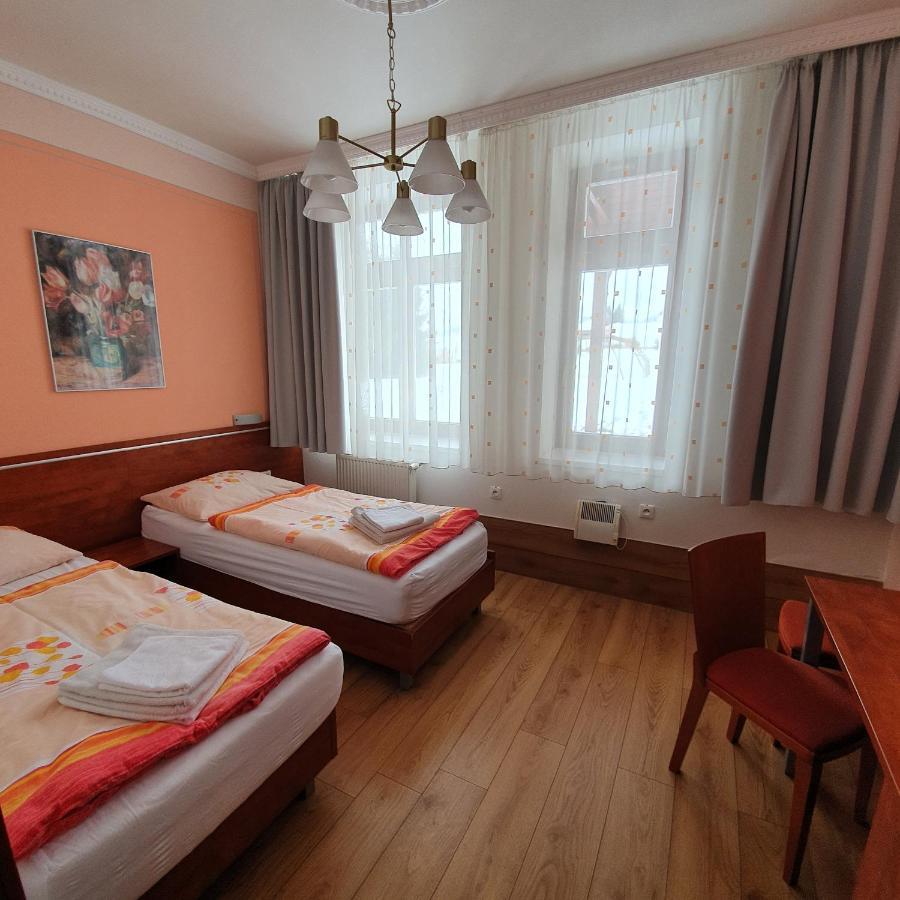 Red Deer Hotel Brezno Εξωτερικό φωτογραφία