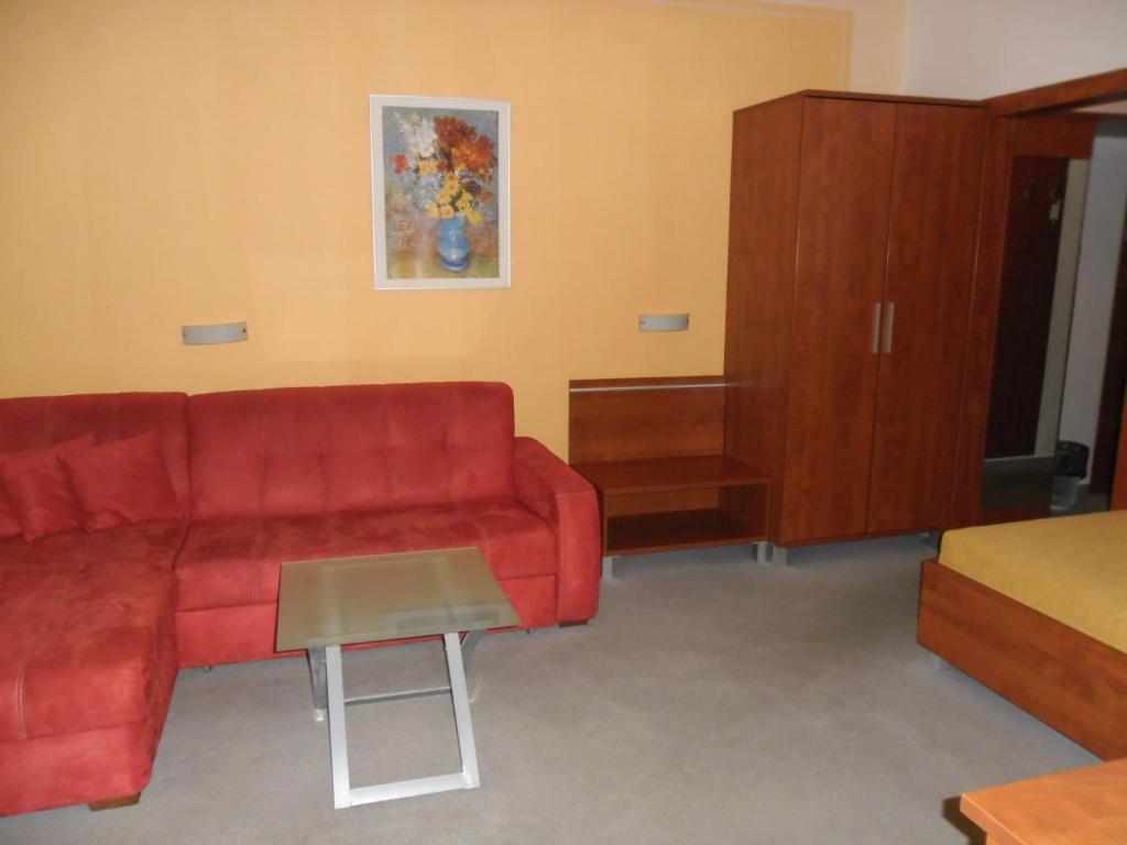 Red Deer Hotel Brezno Εξωτερικό φωτογραφία