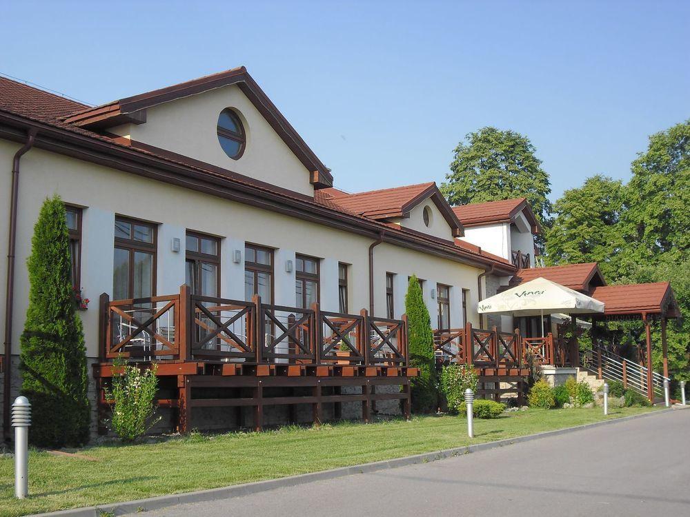 Red Deer Hotel Brezno Εξωτερικό φωτογραφία